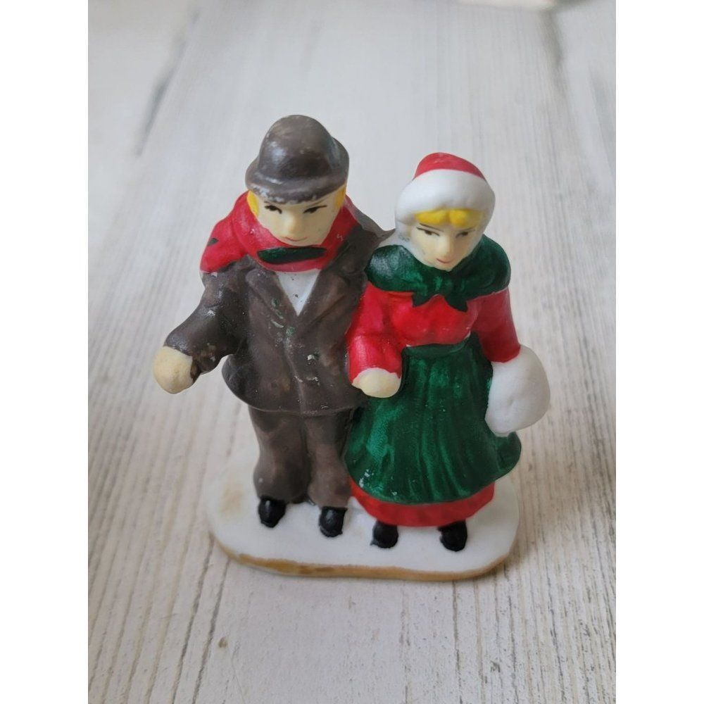 Mini winter couple man woman village accessory‎